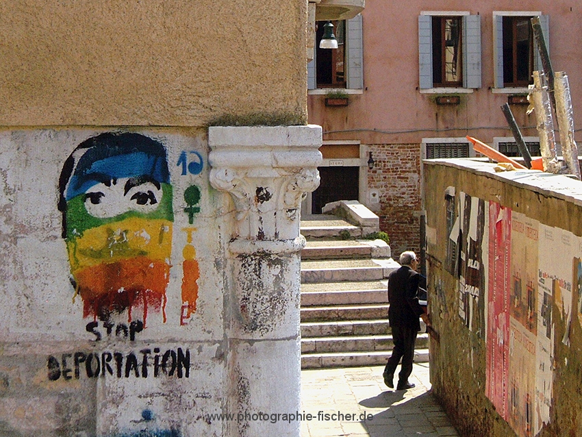 0070: Stop Deportation (Serie Verweile doch, Venedig, Italien 2009)