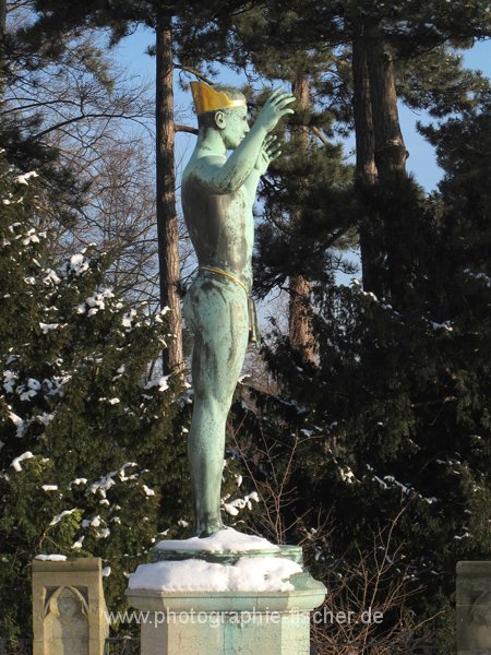 0613: o.T. (Statue von Sascha Schneider am Schloß Eckberg, Dresden, 2012)