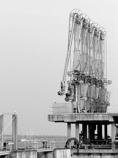 0038: o.T. (im Hafen Wismar 2008)