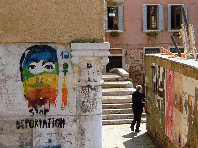 0070: Stop Deportation (Serie Verweile doch, Venedig, Italien 2009)
