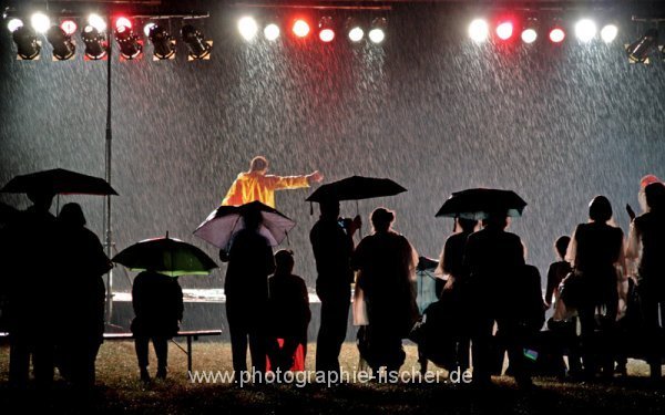 0812: I'm Dancing in the Rain (Palaissommer; Sommernachtstraum, Dresden 2012)