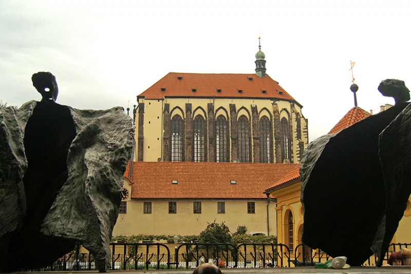 0519: o.T. (Maria Schnee Kirche vom Franziskaner Garten aus, Prag 2009/11)